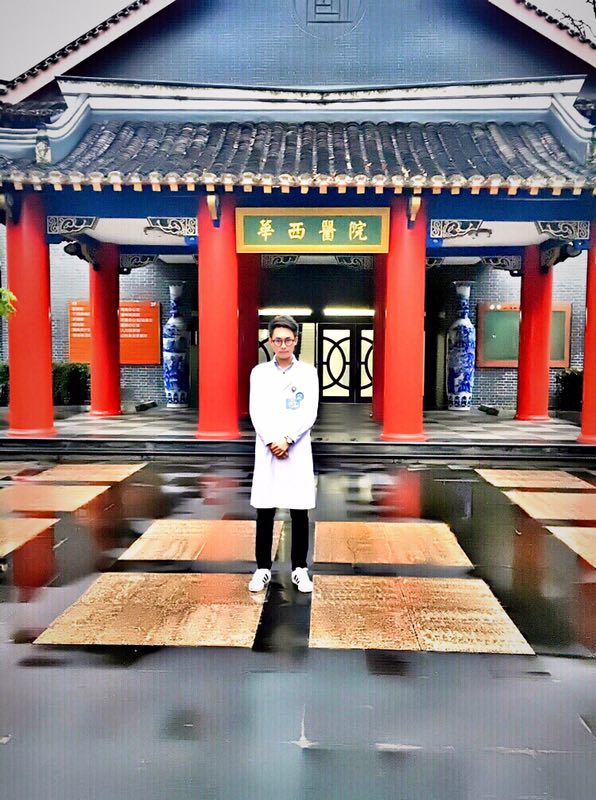 1.王宇浩 2010级护理专业 现就职于华西医院.jpg